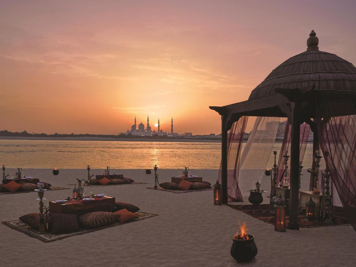 Shangri-La Hotel Apartments Qaryat Al Beri 아부다비 외부 사진